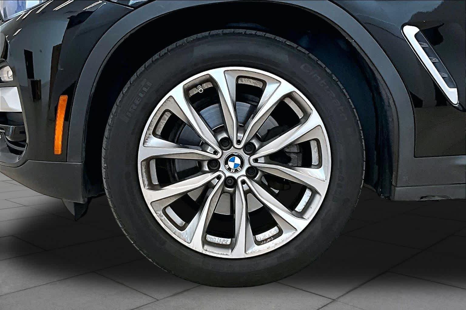 Used 2019 Black Sapphire Metallic BMW sDrive30i image 10