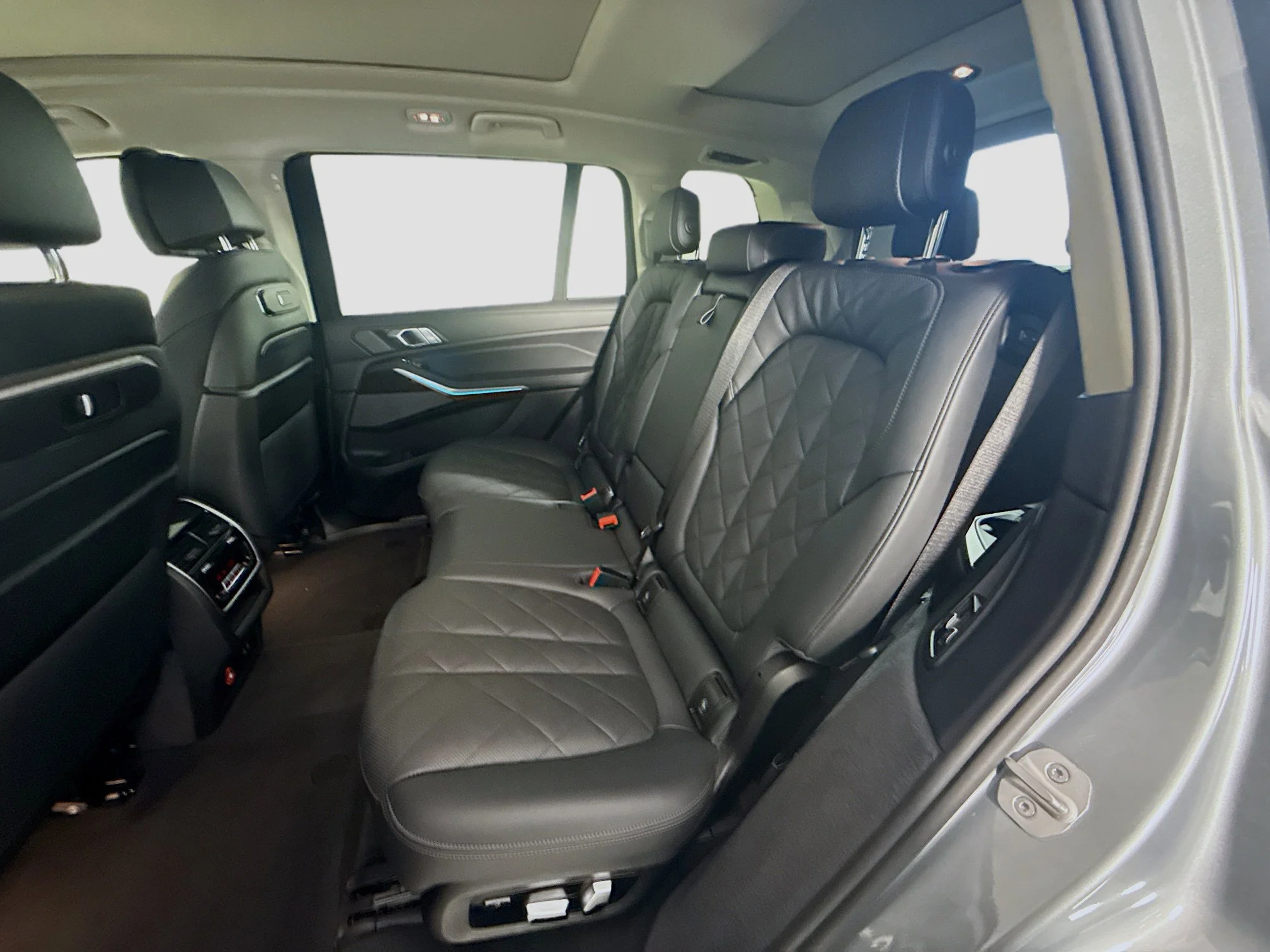 Used 2026 Skyscraper Gray Metallic BMW xDrive40i image 21