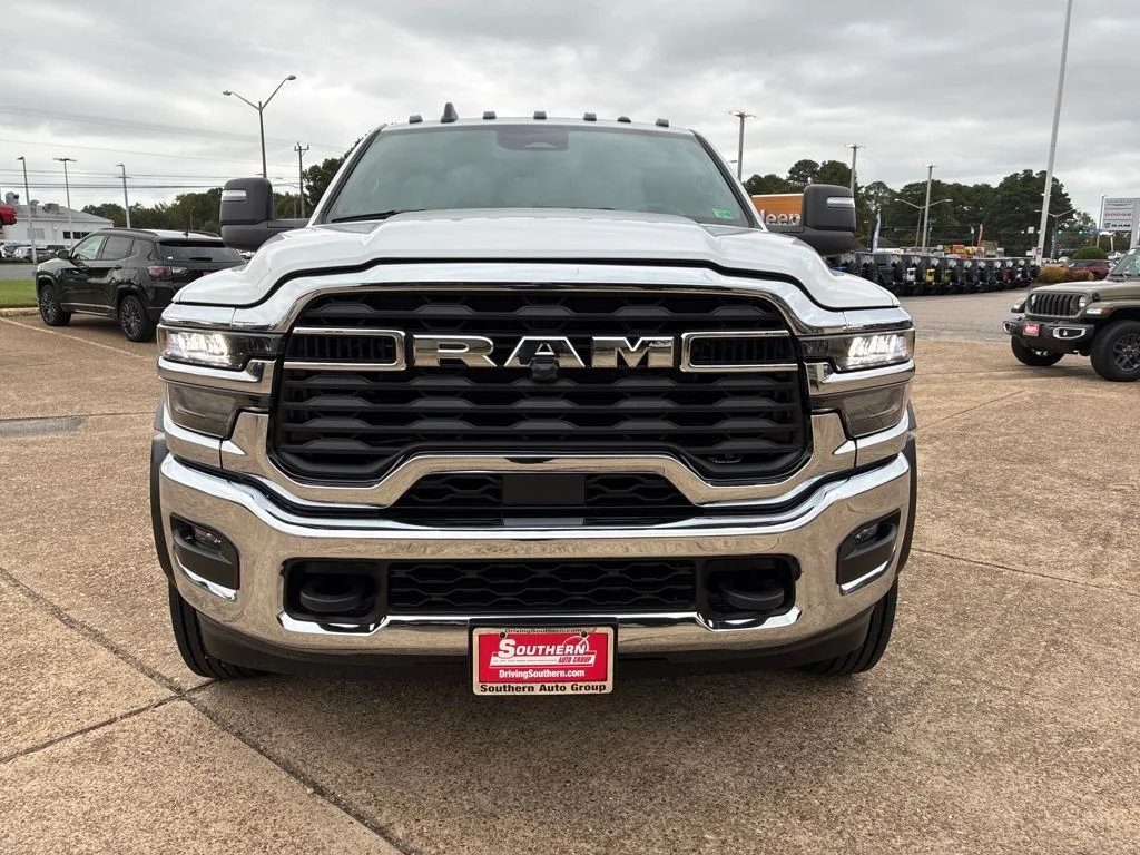 New 2026 Bright White Clear-Coat Exterior Paint RAM Tradesman image 9