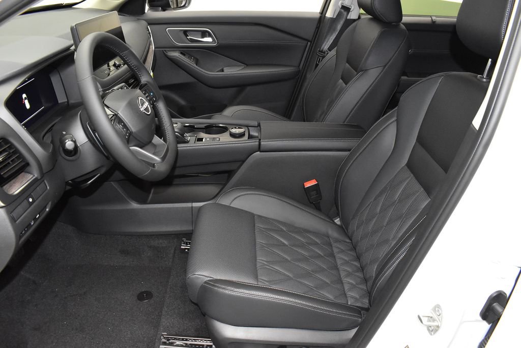 New 2026 Everest White Pearl TriCoat / Super Black Two-tone Nissan Platinum image 13