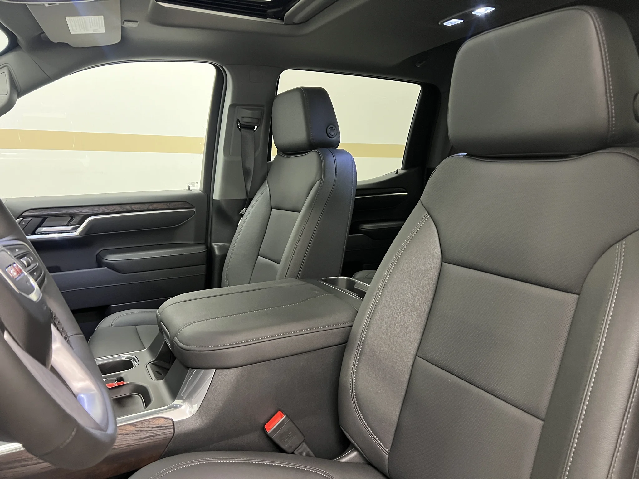2026 GMC Sierra 1500 SLT - Photo 6