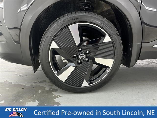 Used 2025 Super Black Nissan SR image 17
