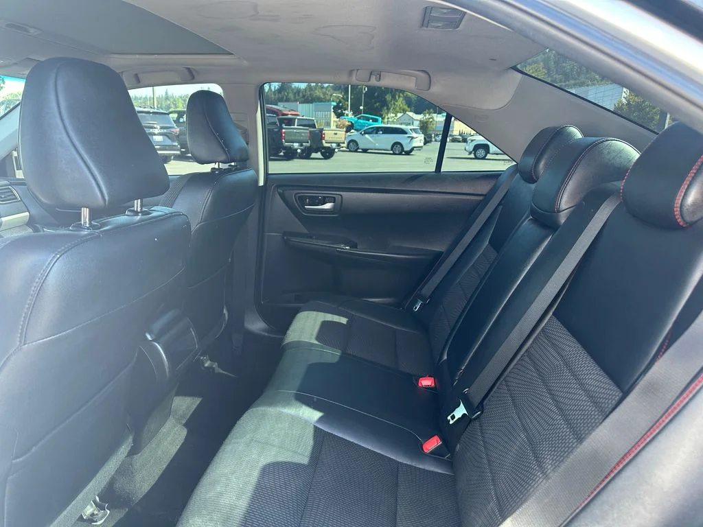 Used 2016 Silver Toyota SE image 13