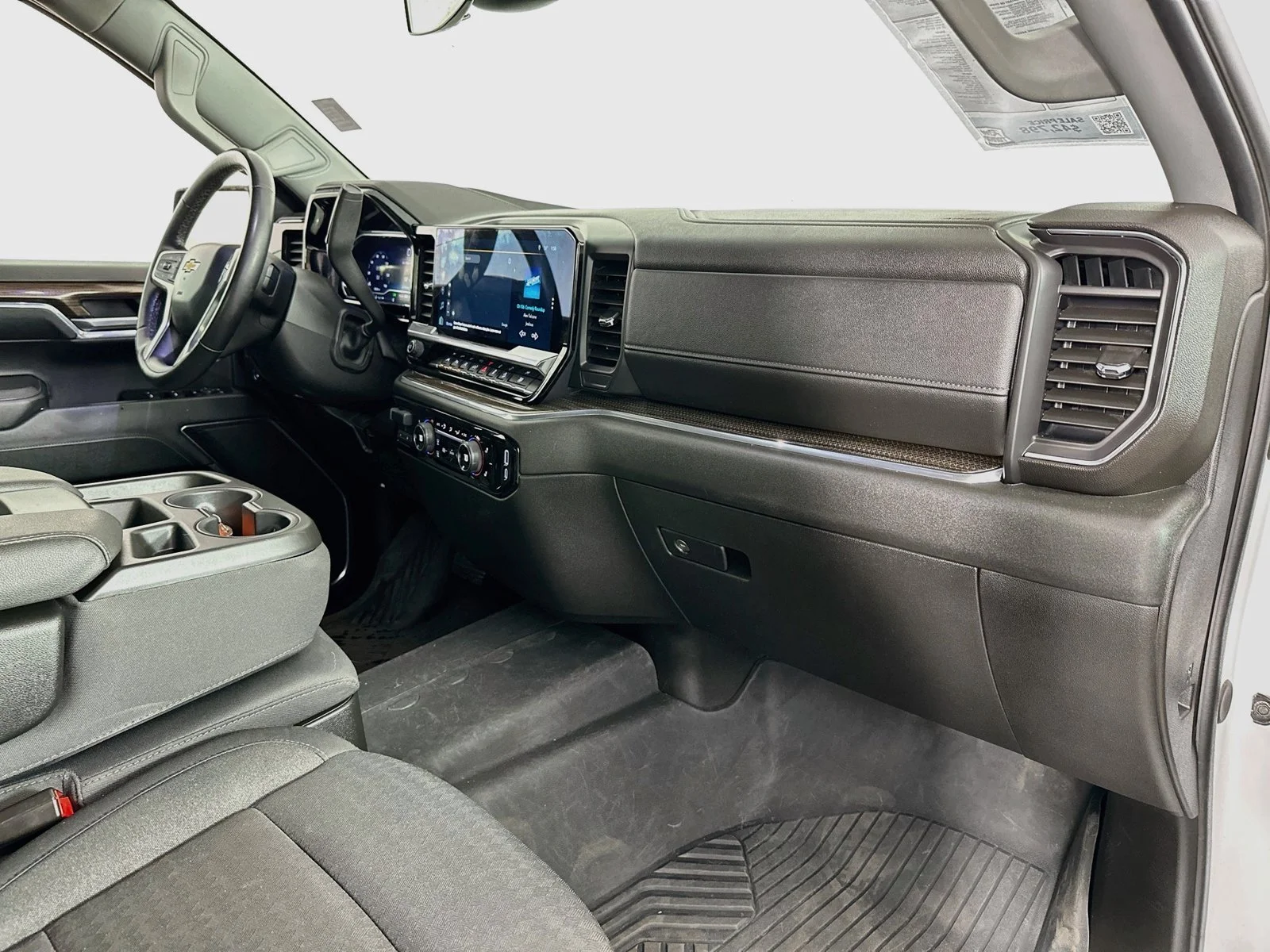 Used 2024 White Chevrolet LT image 30