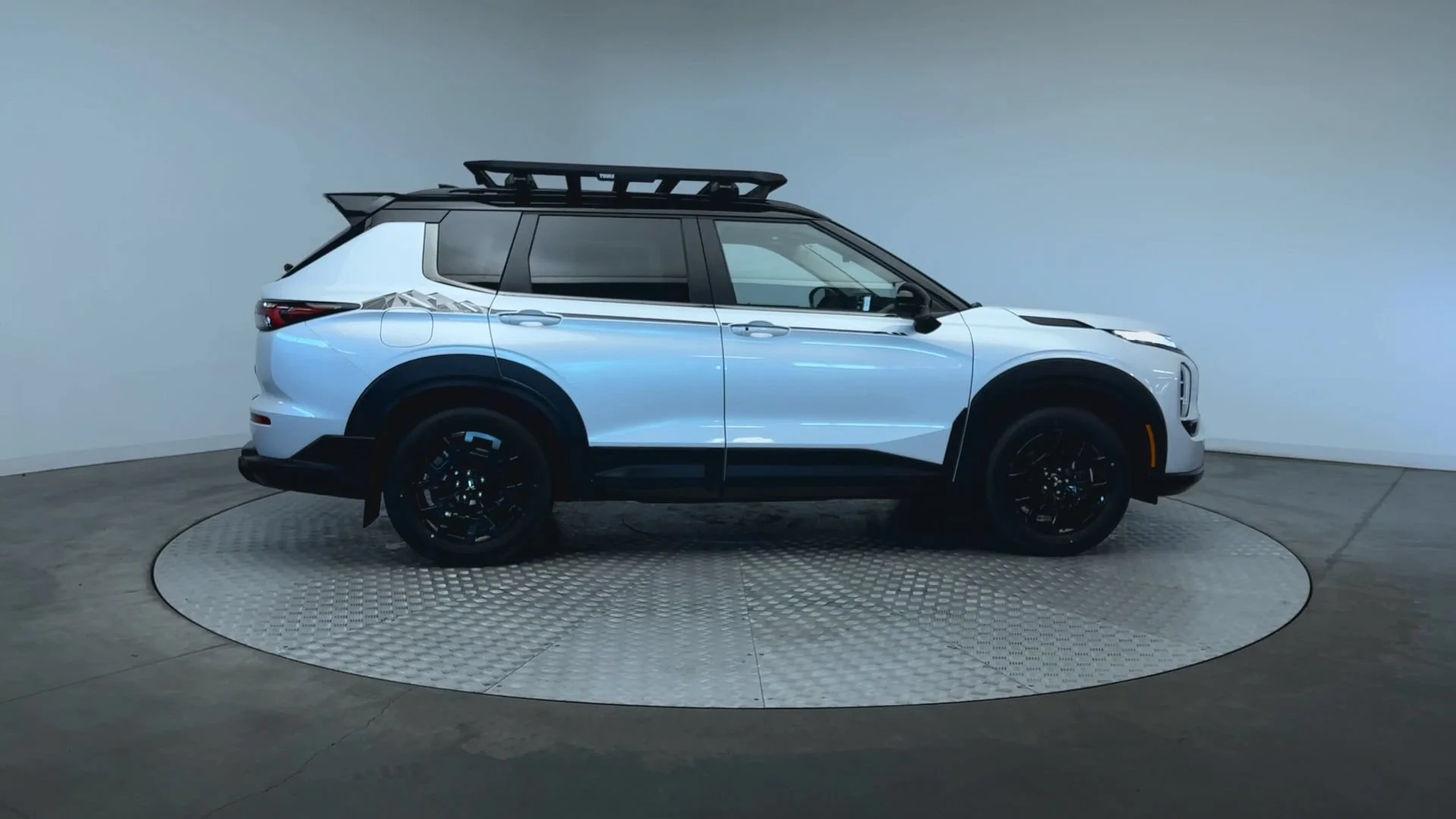 New 2026 White Diamond/Black Roof Mitsubishi Trail Edition image 9