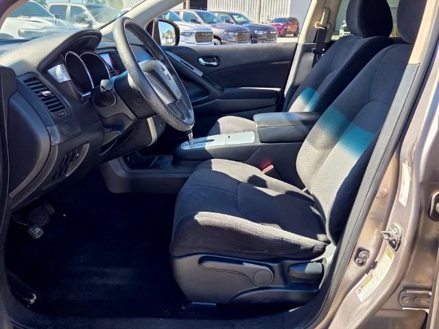 Used 2010 Gray Nissan S image 5