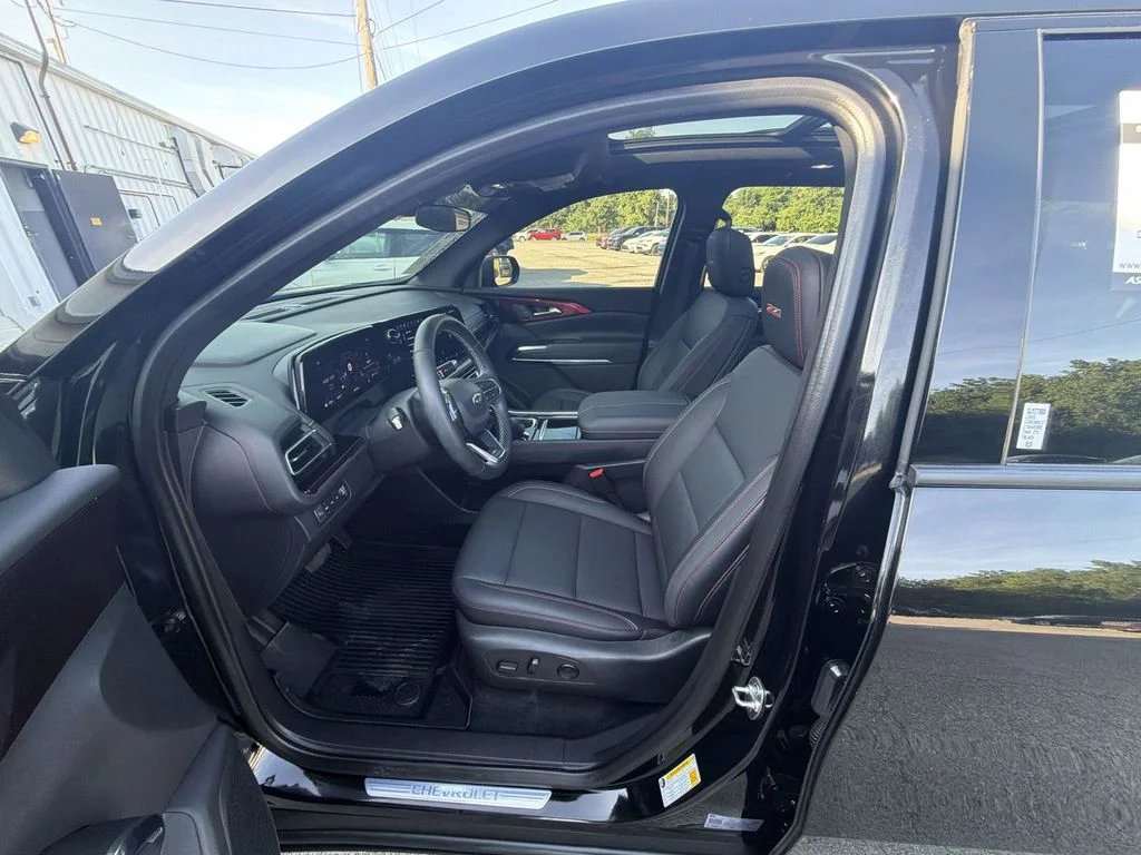 Used 2025 Black Chevrolet Z71 image 11