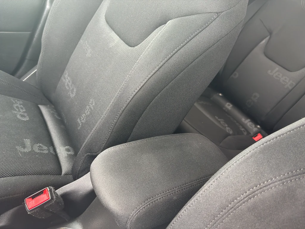 Used 2017 Alpine White Jeep Latitude image 22