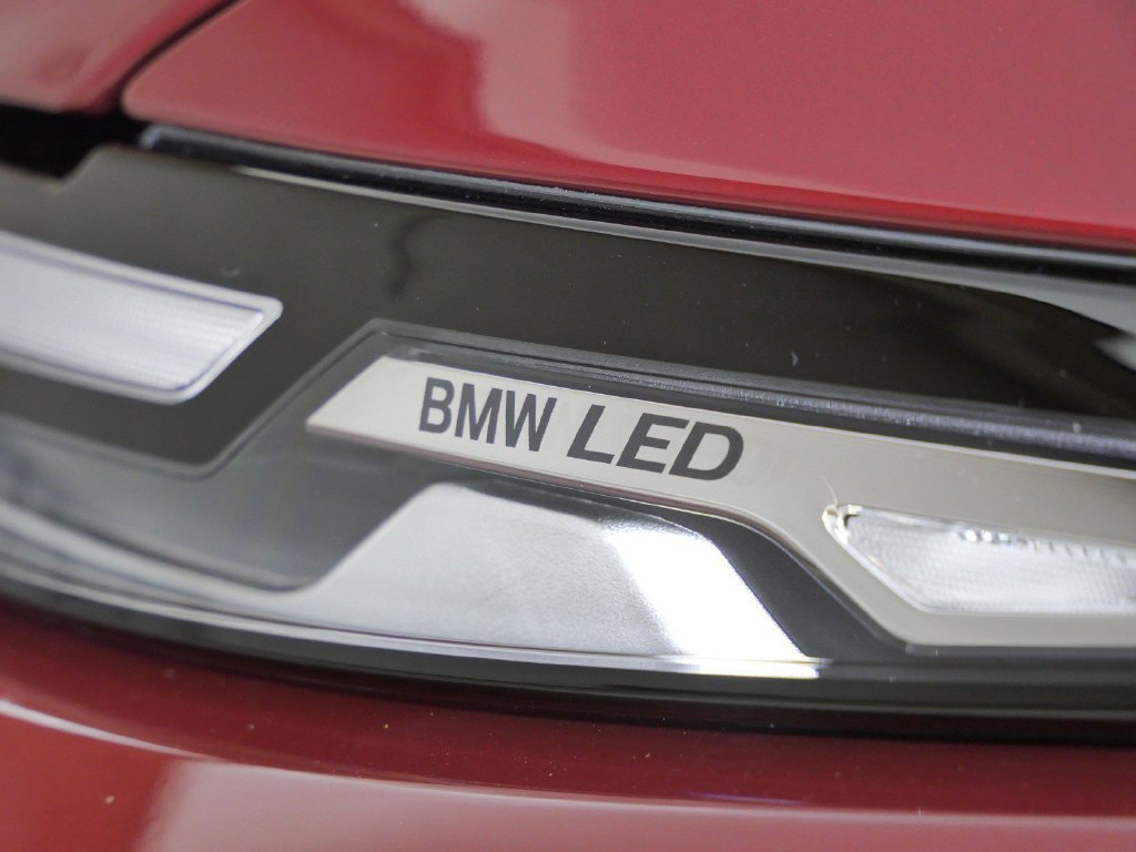 Used 2027 Red BMW xDrive40i image 5