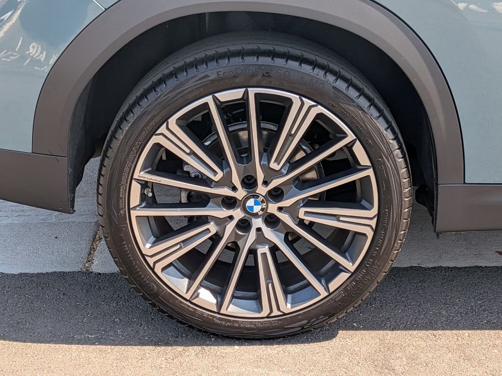 Used 2025 Green BMW xDrive28i image 28