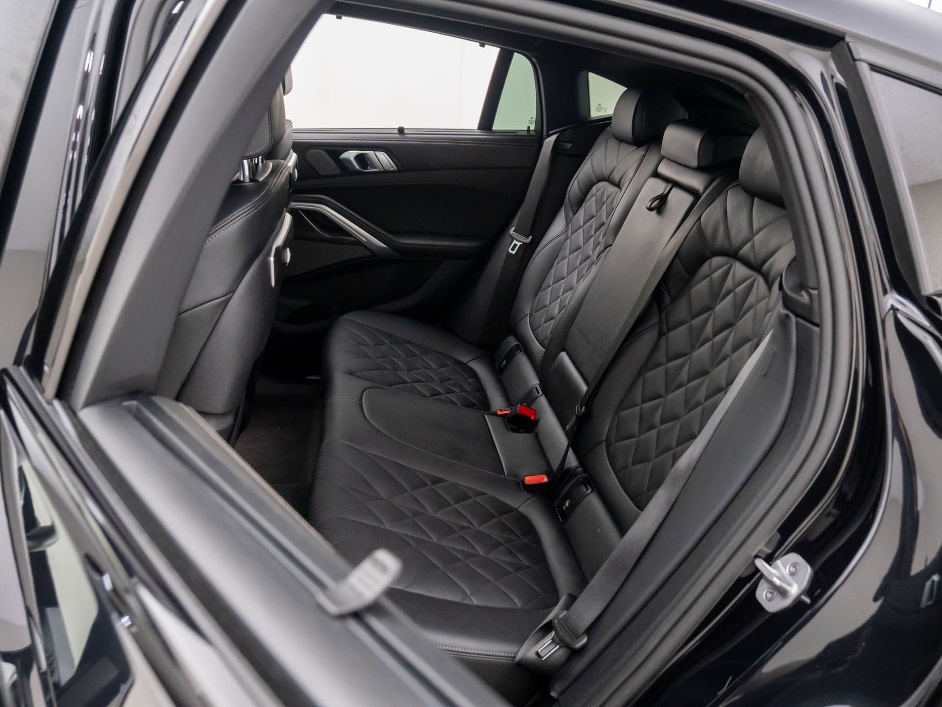 Used 2024 Black BMW M60i image 18