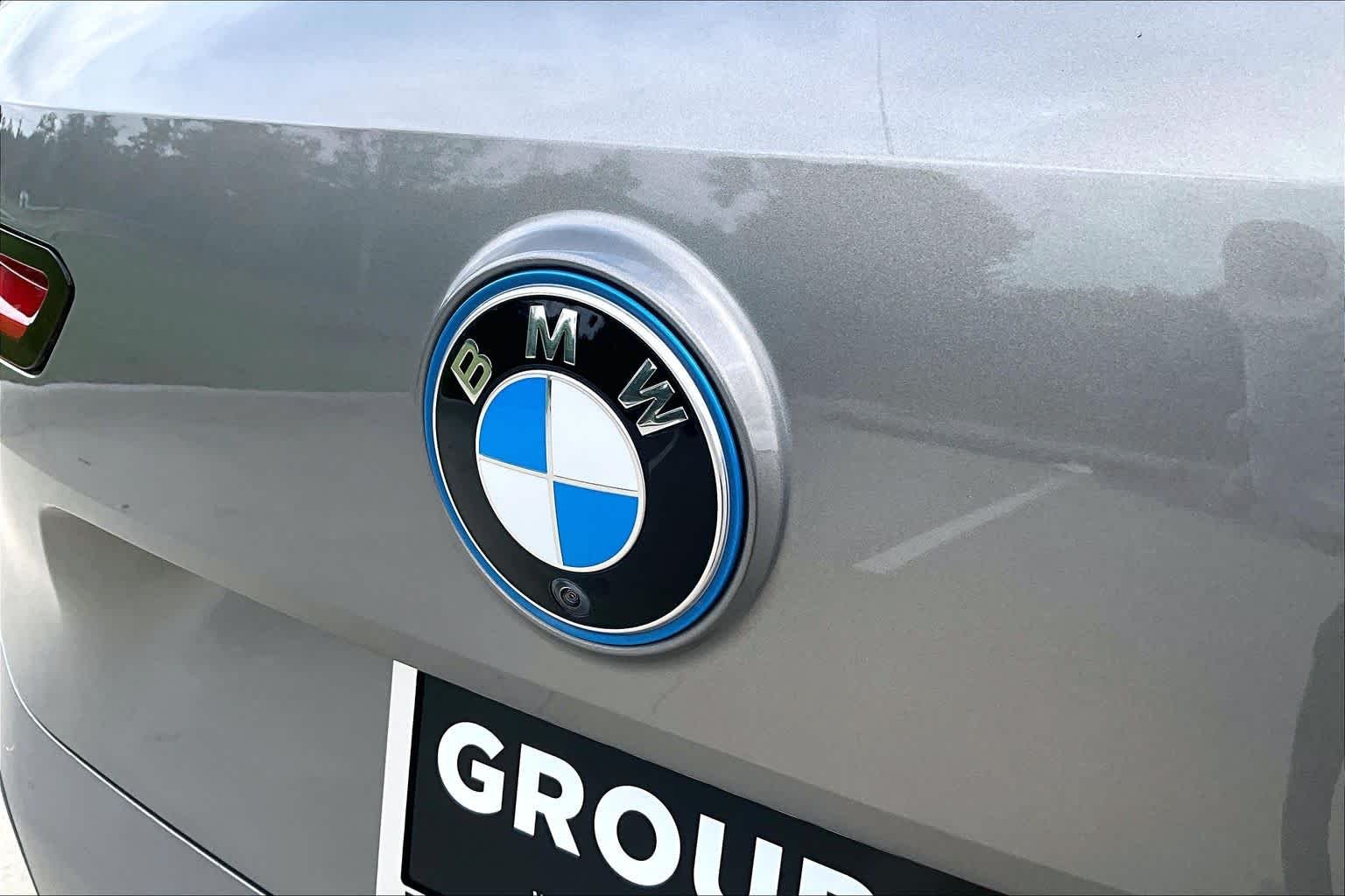 Used 2024 Oxide Grey Metallic BMW xDrive50 image 30