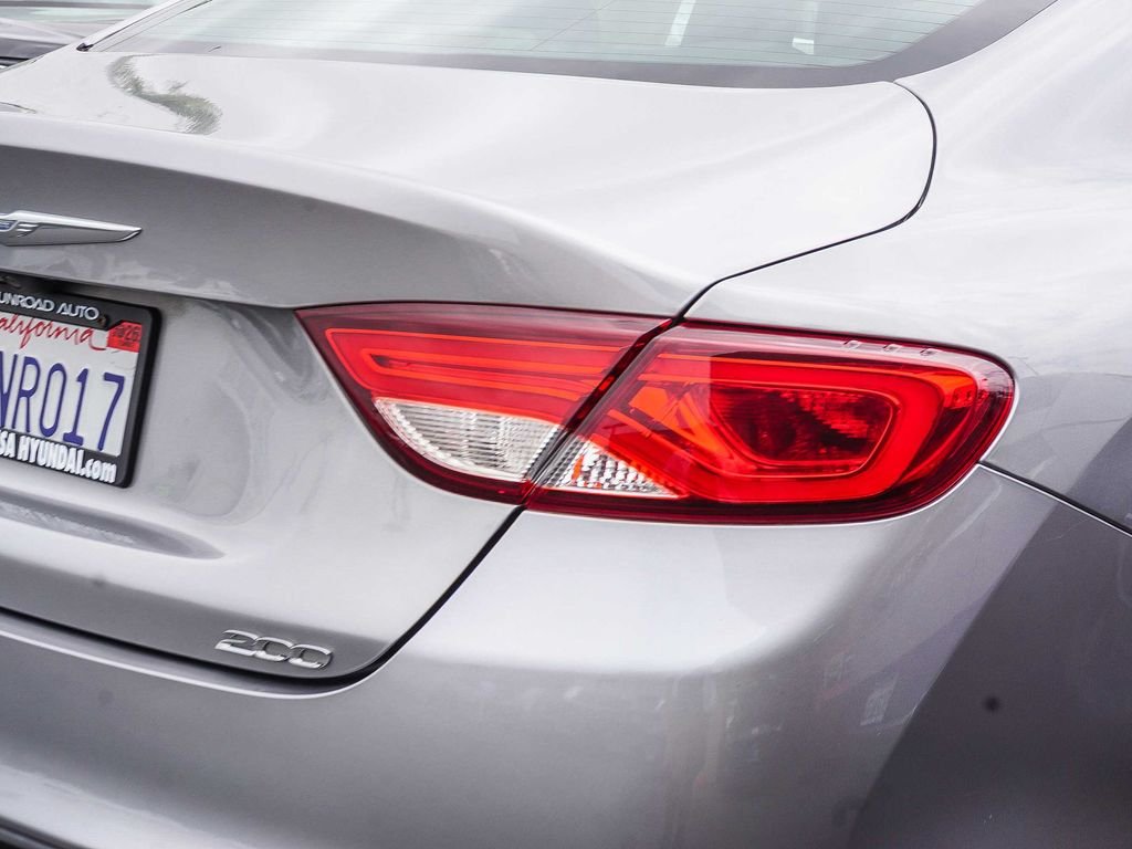 Used 2015 Silver Chrysler Limited image 8