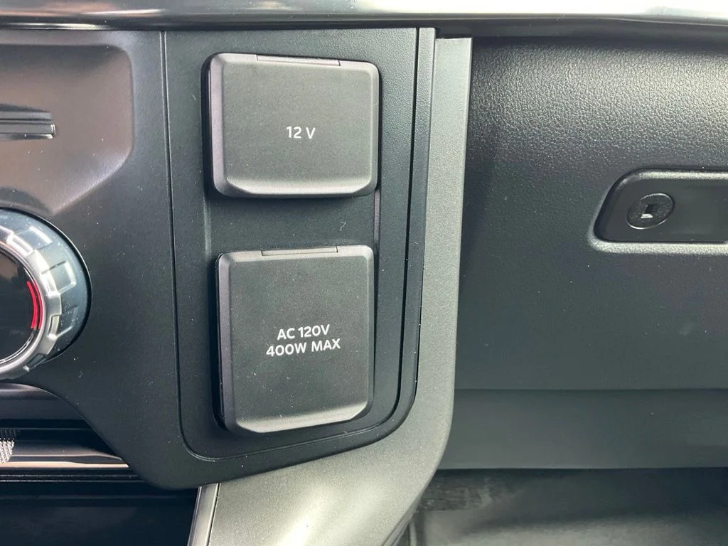 Used 2024 Silver Ford Lariat image 27