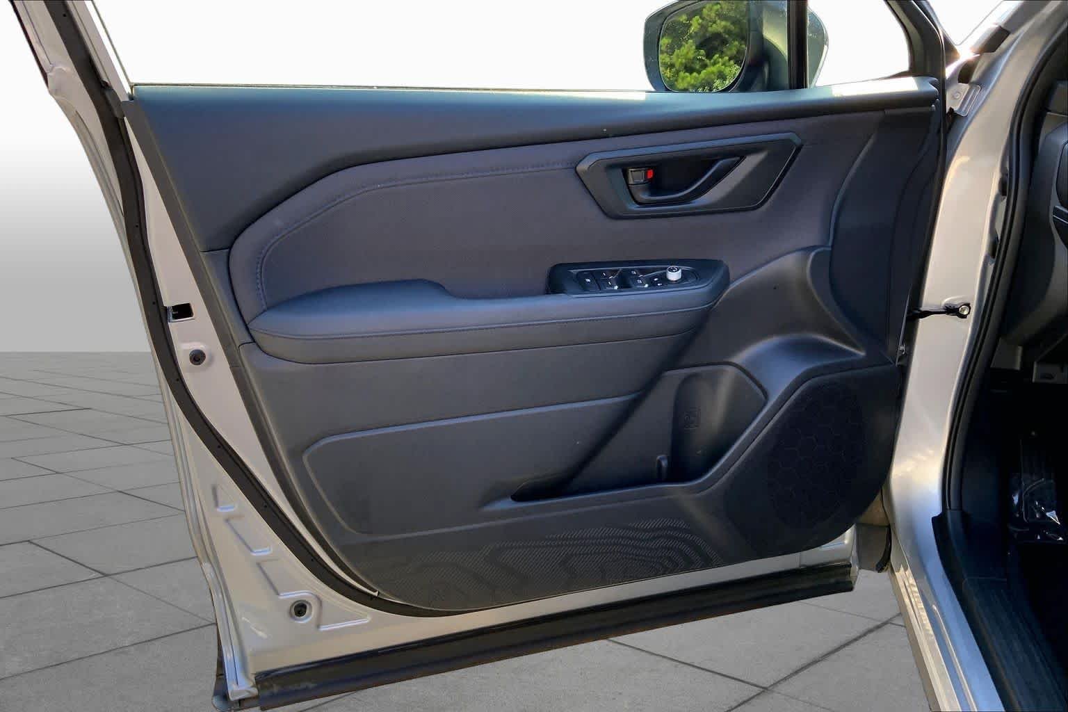 Used 2025 Ice Silver Metallic Subaru Premium image 19