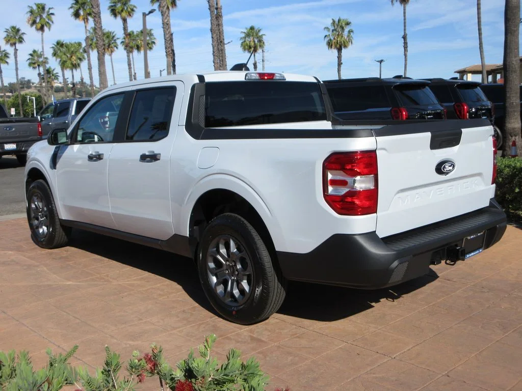 New 2026 Space White Metallic Ford XLT image 2
