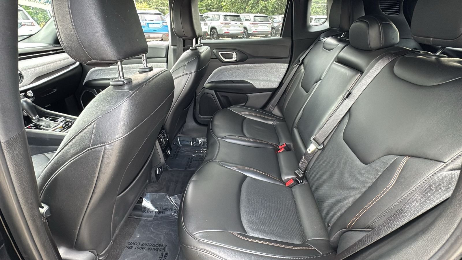 Used 2023 Black Jeep Latitude Lux image 30