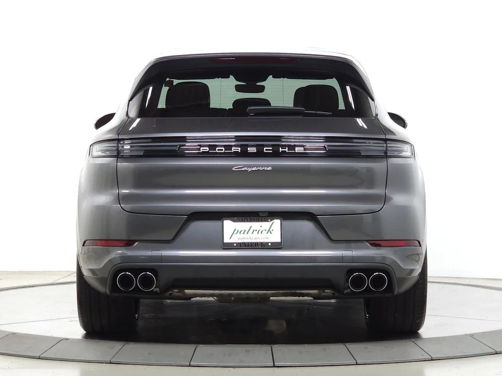Used 2025  Porsche Base image 4