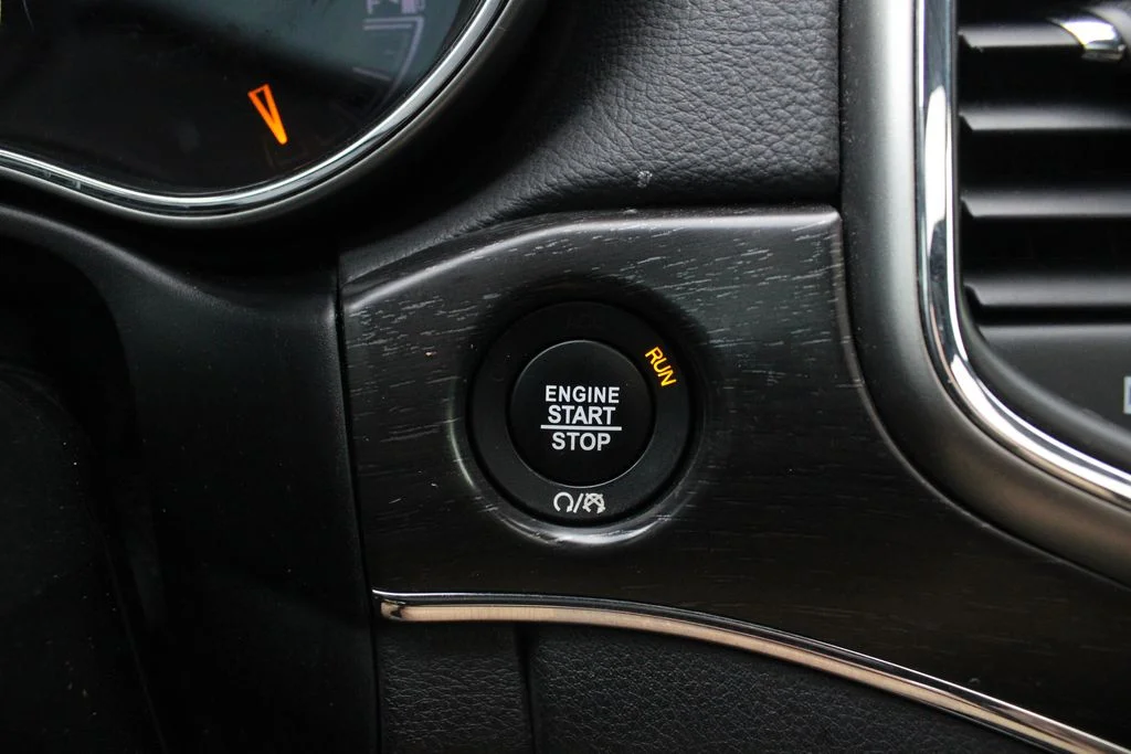 Used 2018 Silver Jeep Limited image 16