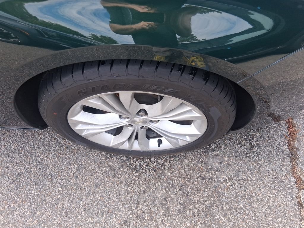 Used 2015 Green Chevrolet LT image 7