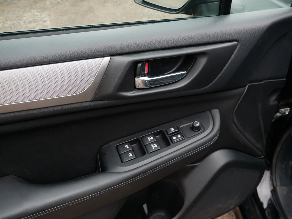 Used 2015 Black Subaru 2.5i image 15