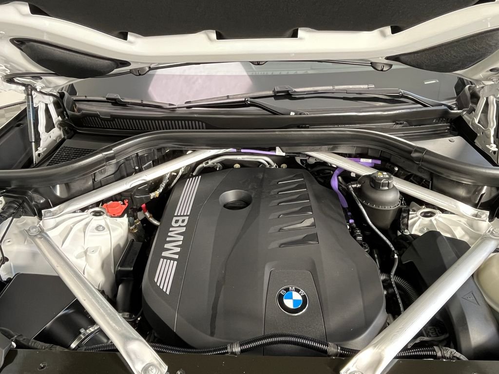 Used 2024 White BMW xDrive40i image 19