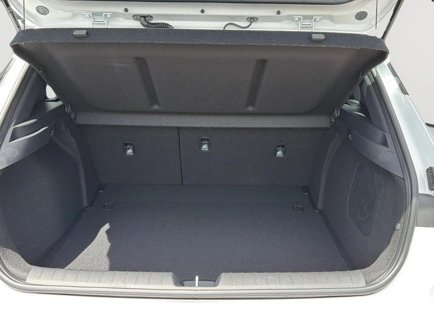 New 2026 Snow White Pearl Kia GT-Line Turbo image 7