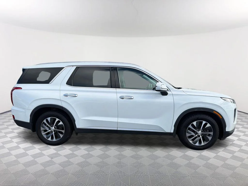 Used 2022 White Hyundai SEL image 4