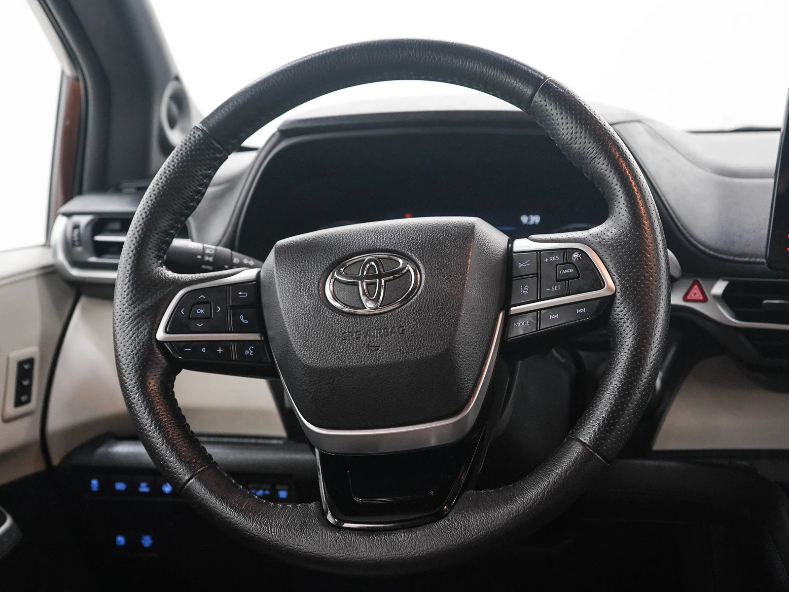 Used 2021  Toyota LE image 19