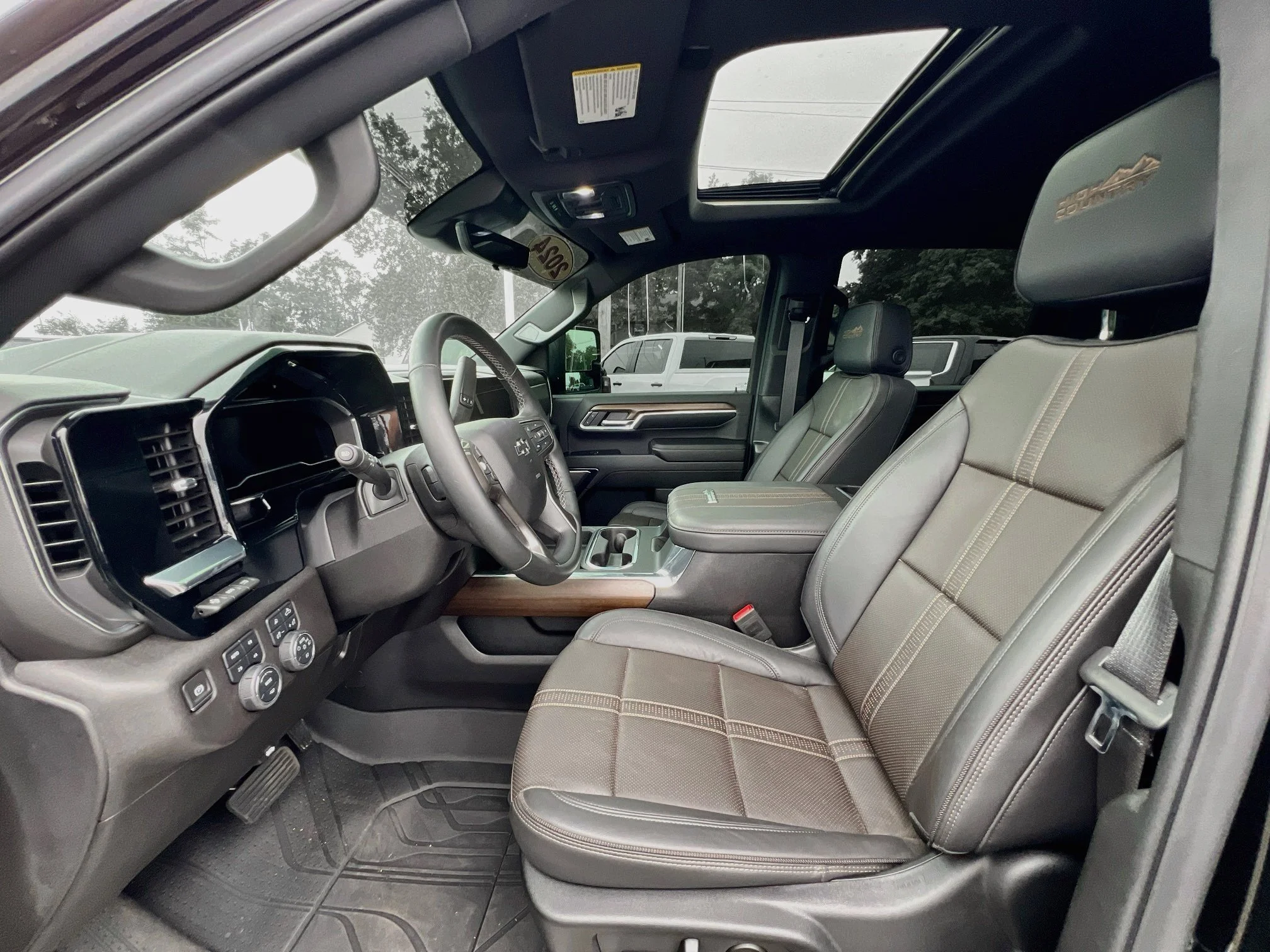 Used 2024 Black Chevrolet HIGH COUNTRY image 10