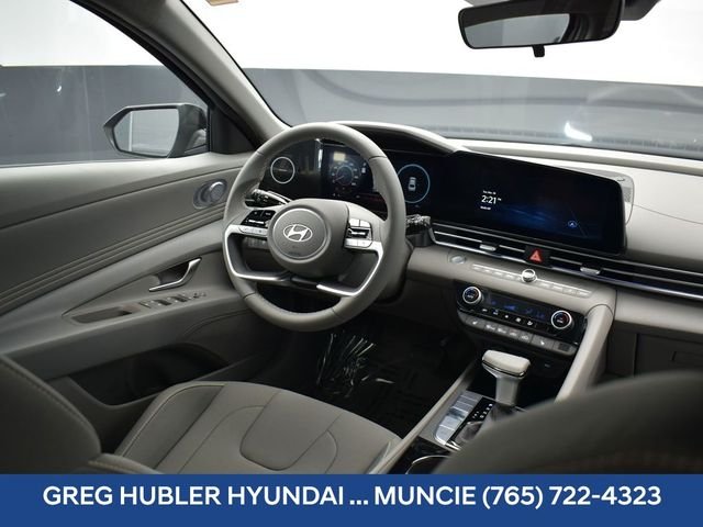 Used 2025 Black Hyundai SEL Convenience image 35