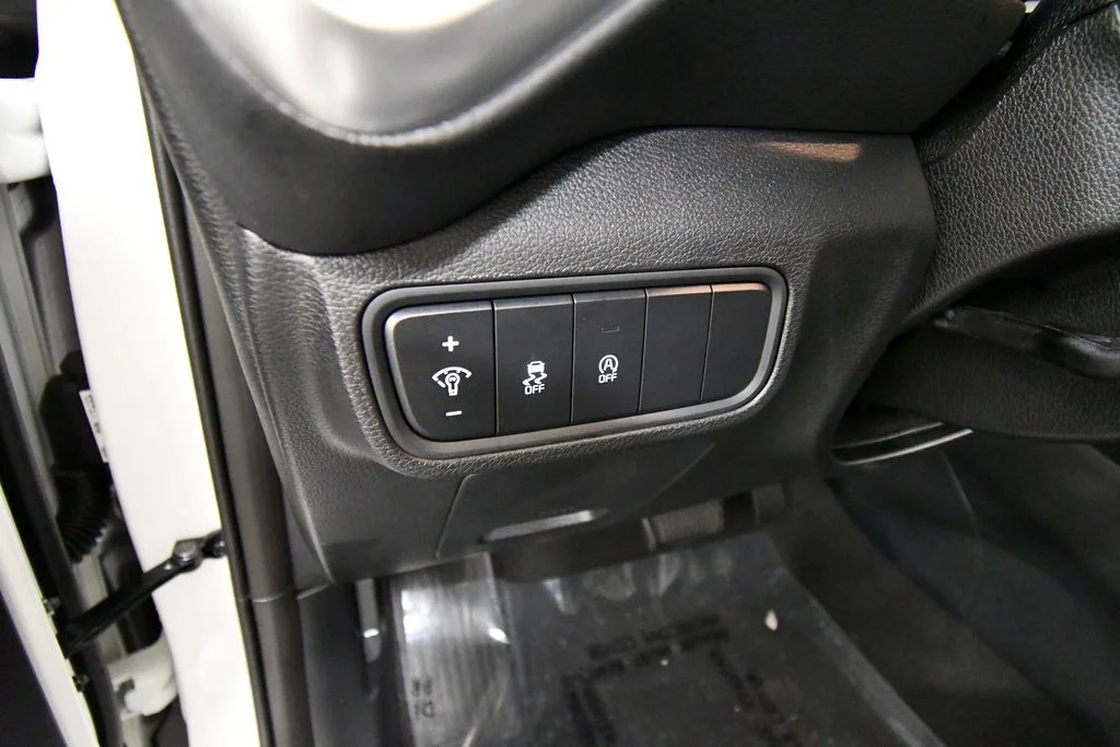 Certified Used 2025  Kia LX image 18
