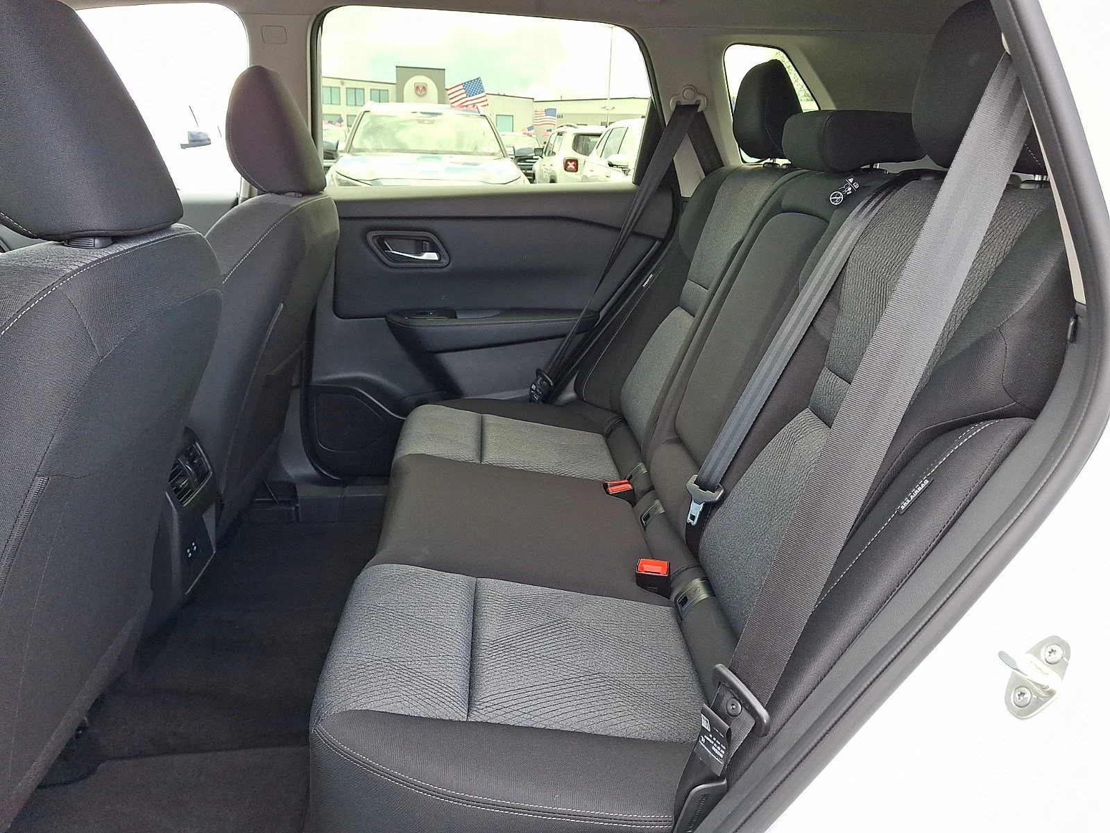 Used 2025 Everest White Pearl Nissan SV image 11