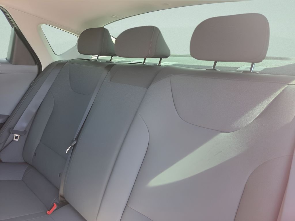 2025 Kia K4 LXS - Photo 13