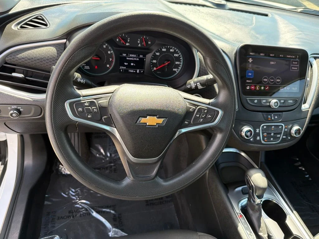 Used 2022 White Chevrolet LT image 16
