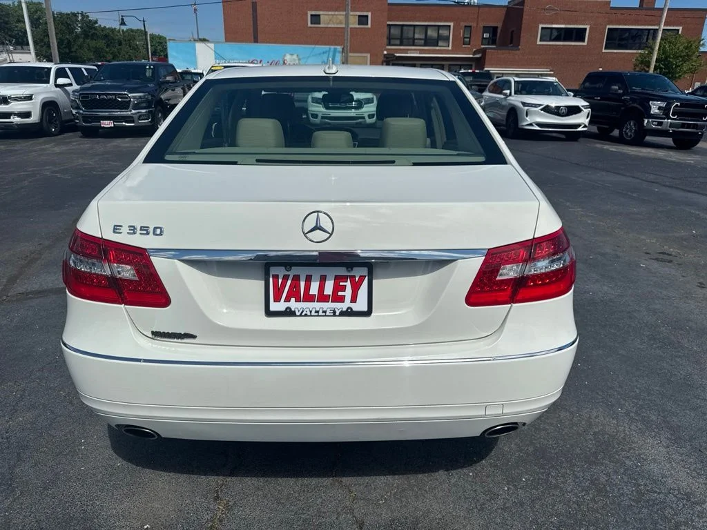 Used 2010 Diamond White Metallic Mercedes-Benz E 350 image 4