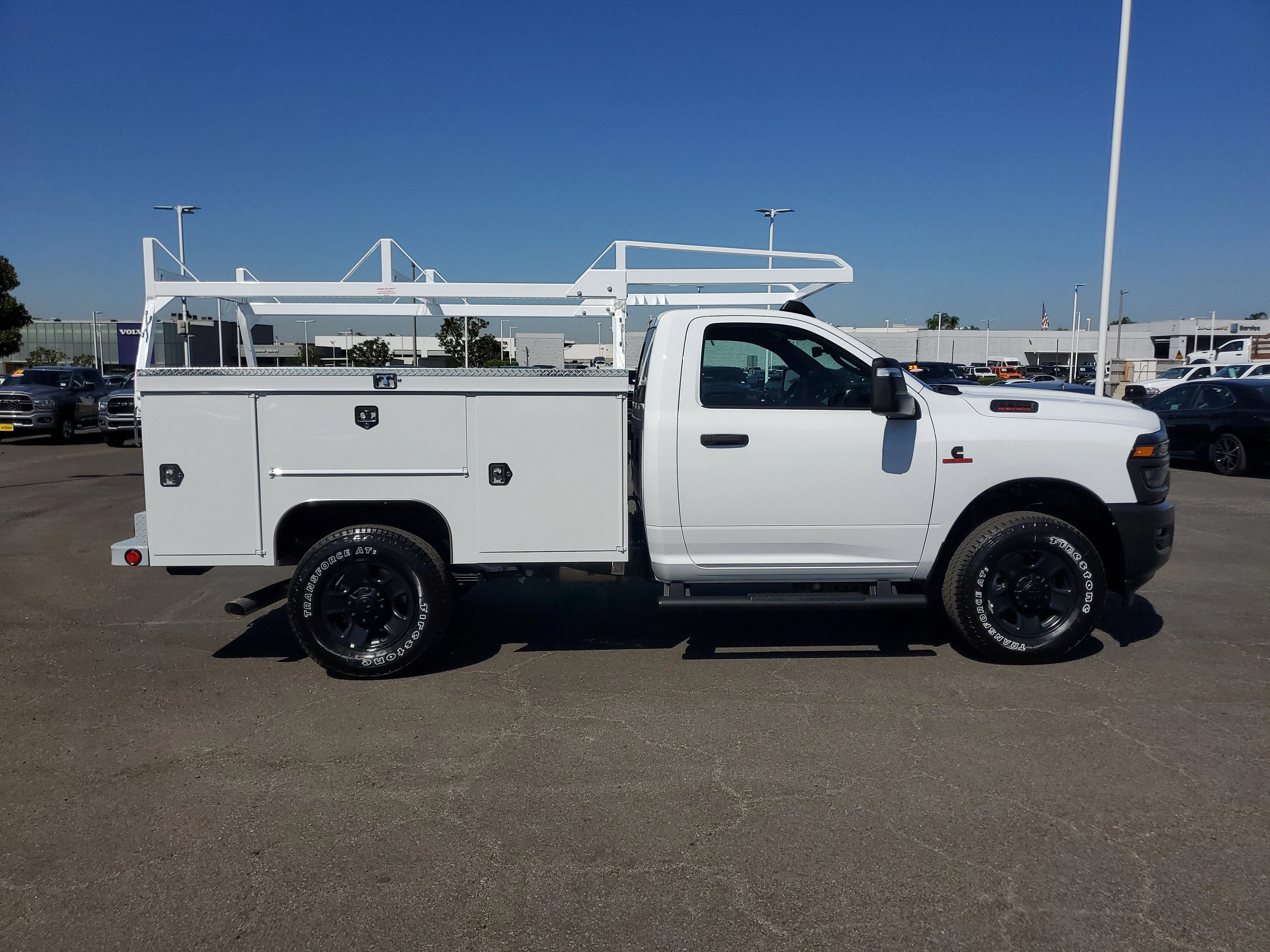 New 2026 Bright White Clear-Coat Exterior Paint RAM Tradesman image 2