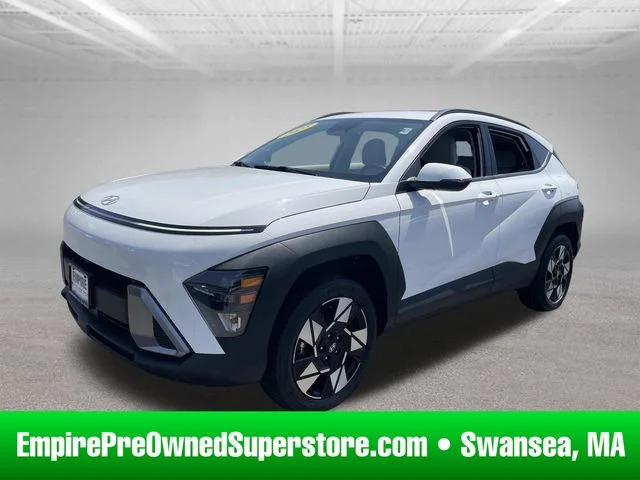 Used 2025 White Hyundai SEL image 1