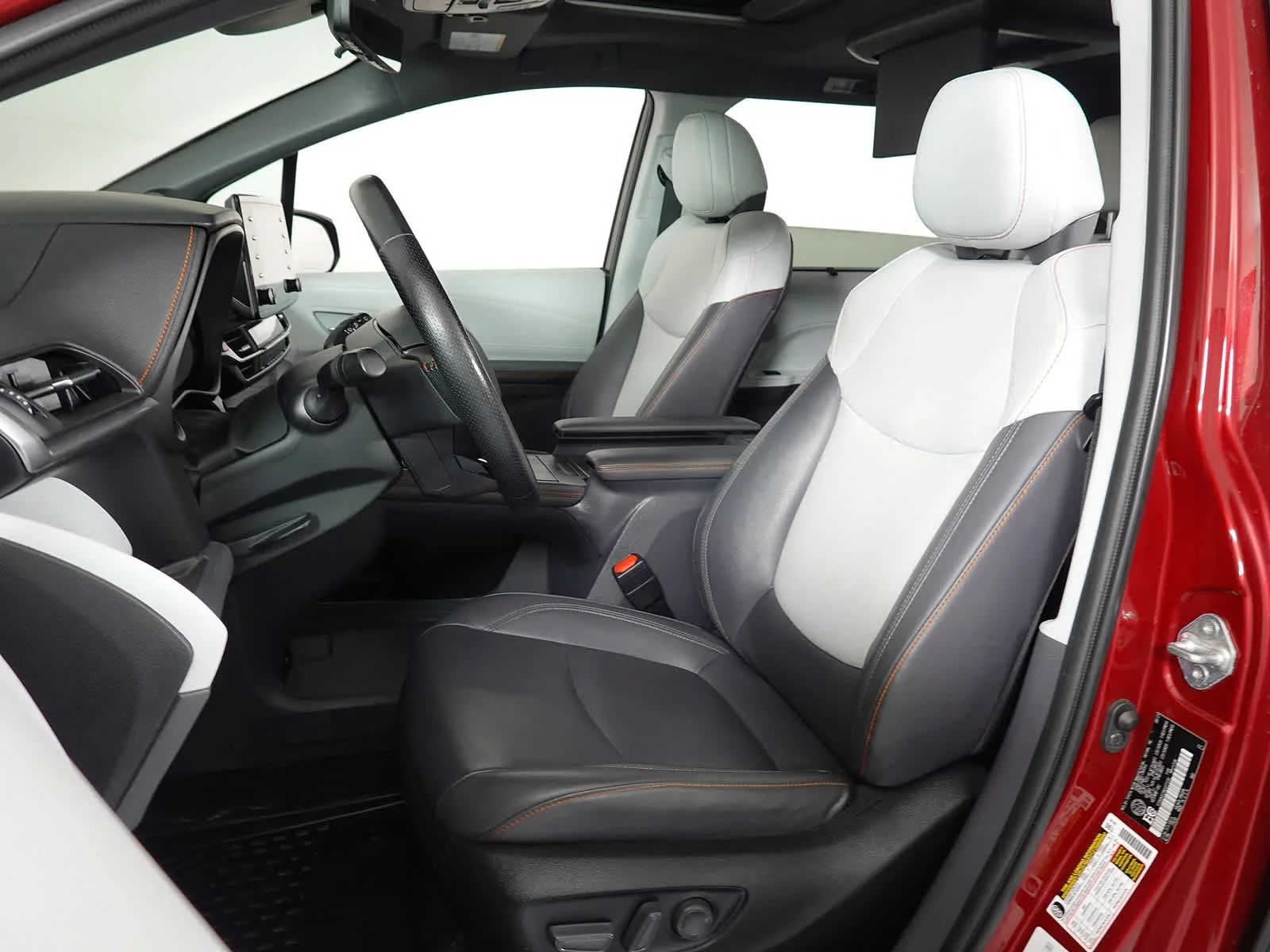 2022 Toyota Sienna XSE - Photo 18