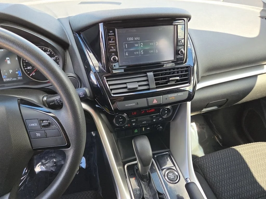 Used 2023 Diamond White Mitsubishi ES image 28