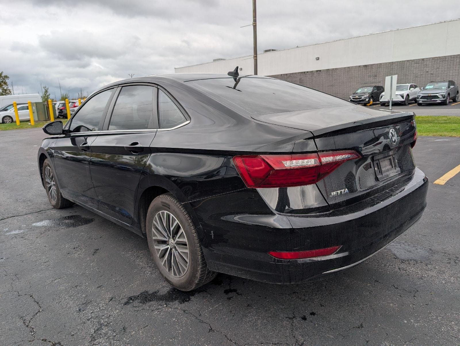 Used 2021 Black Uni Volkswagen SE image 6
