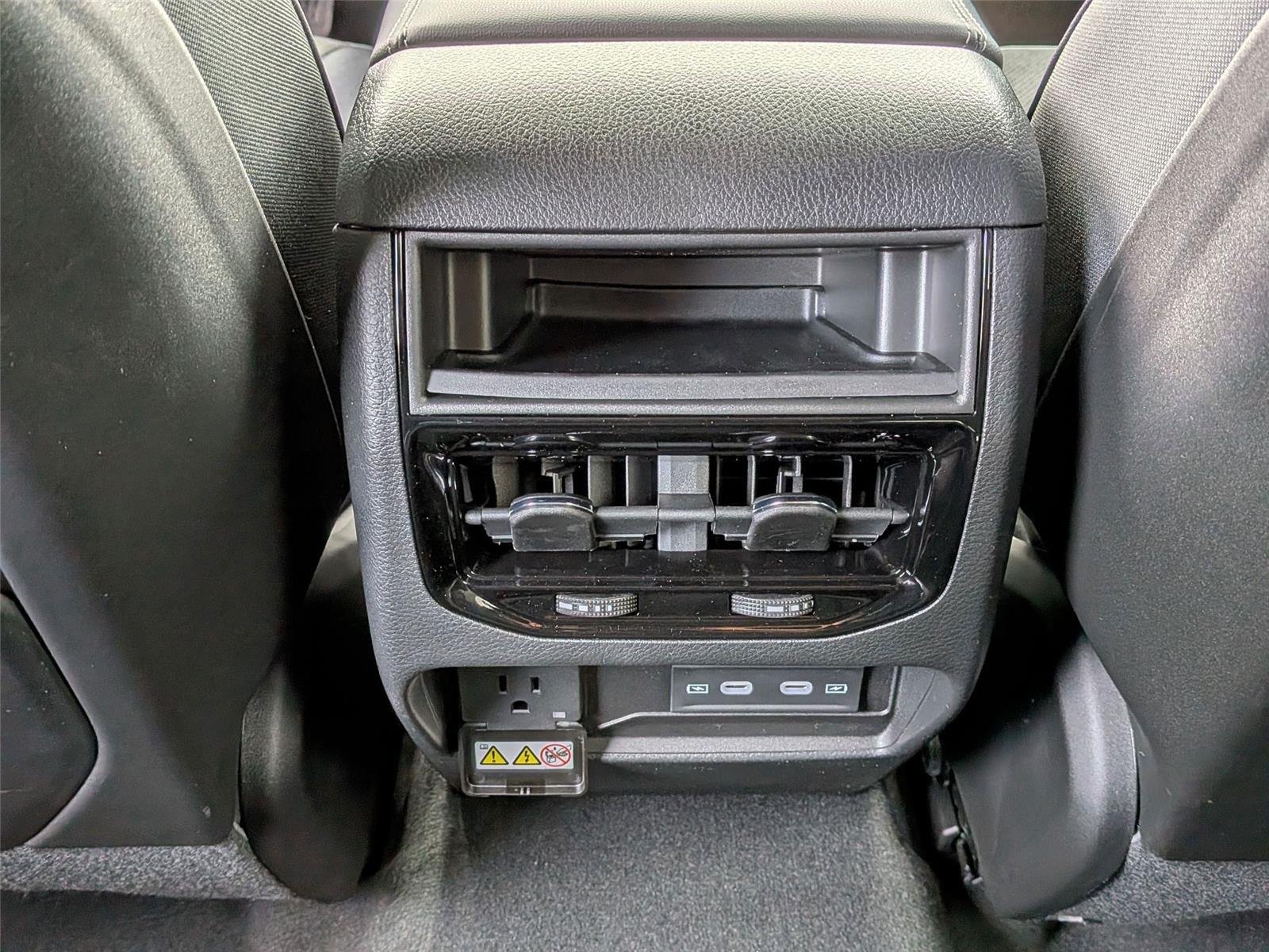 New 2026 Silver Zynith Exterior Paint Jeep Laredo Altitude image 31