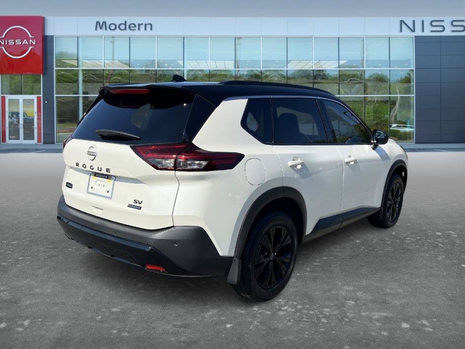 Used 2023 Pearl White Tricoat/Super Black Nissan SV image 5