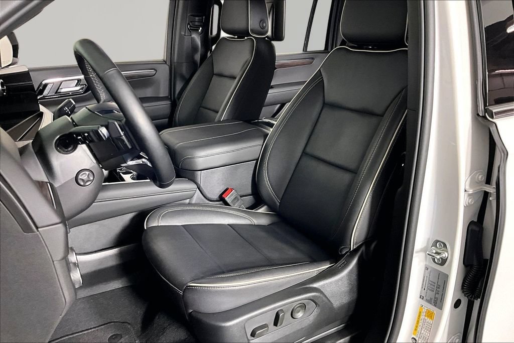 2025 Chevrolet Suburban Premier - Photo 16