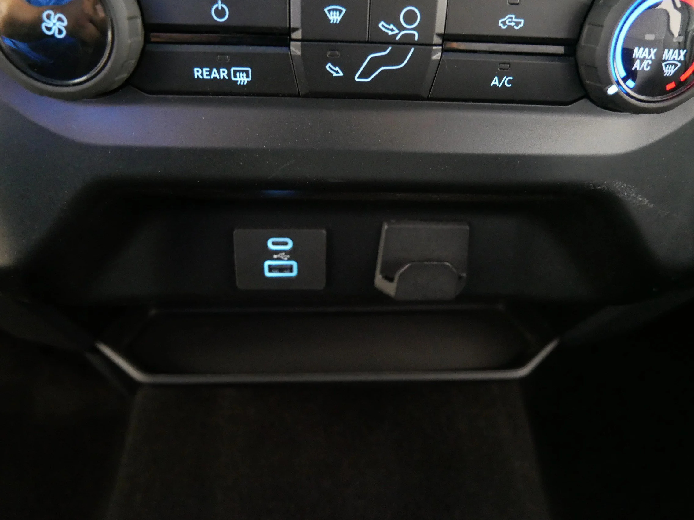 Used 2022 Space White Metallic Ford XLT image 30