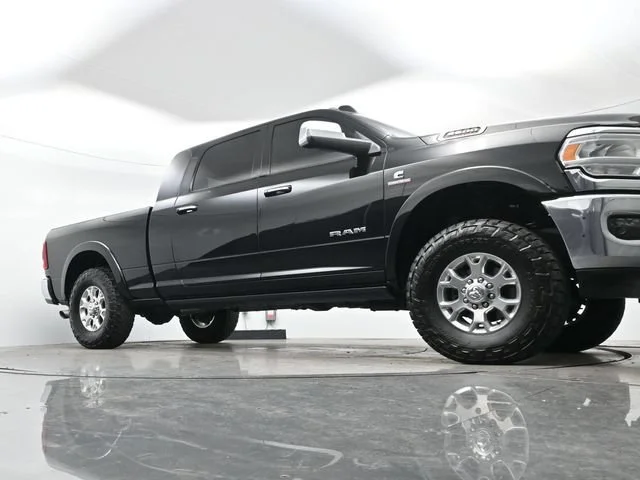 Used 2022 Diamond Black Crystal Pearlcoat Ram Laramie image 21