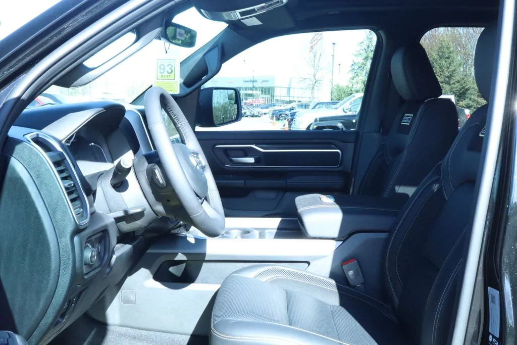 New 2026 Diamond Black Crystal Pearl-Coat Exterior Paint Ram Big Horn/Lone Star image 30