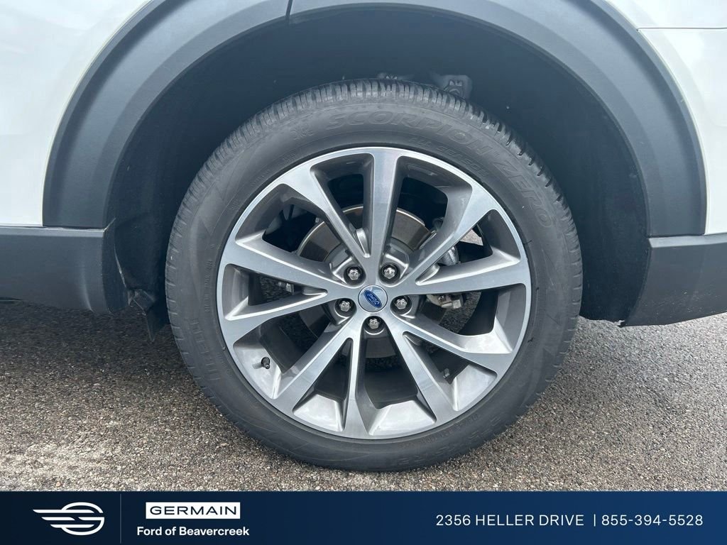 Used 2025 White Metallic Ford Platinum image 29
