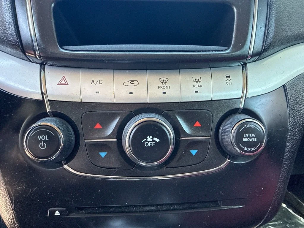 Used 2019 Black Dodge SE image 10