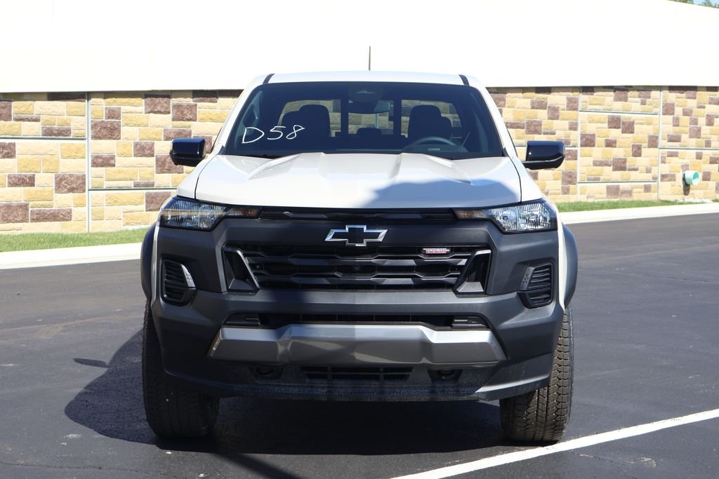 2026 Chevrolet Colorado Trail Boss - Photo 2